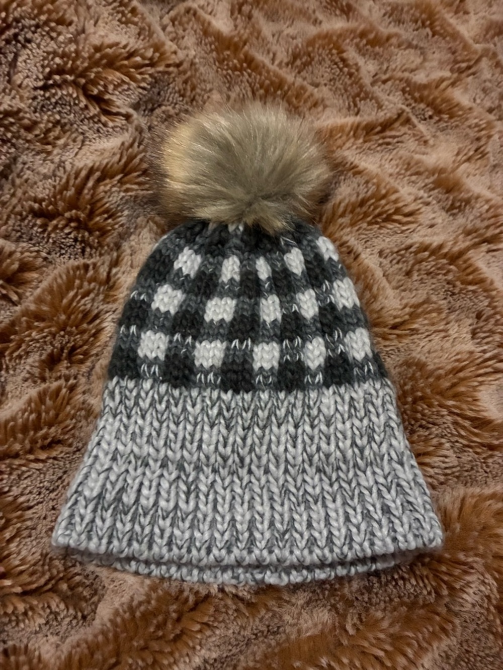Cozy Black & Gray Gap Knit Pom Beanie